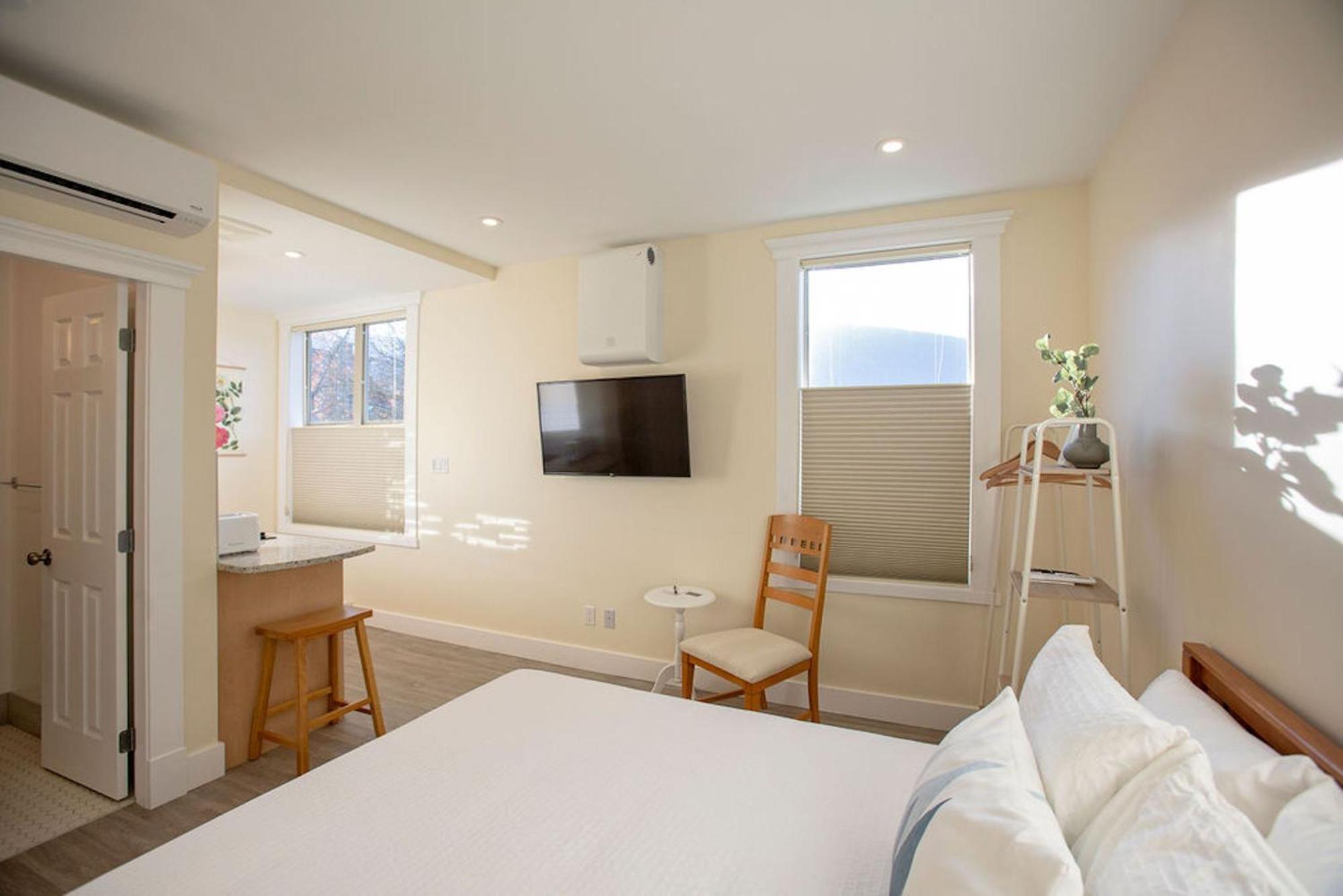 Stirling All Suites Hotel Нелсън Стая снимка